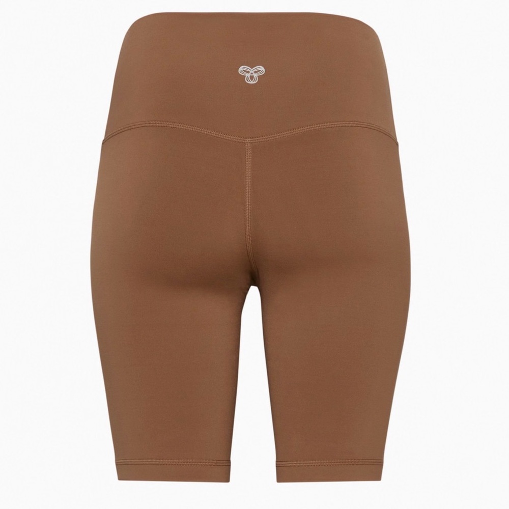 Aritzia TnaBUTTER™ Cheeky Hi-Rise 9" Short
High-waisted, cheeky bike shorts